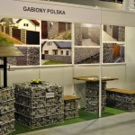 Gabionowe siedziska, stół i inne